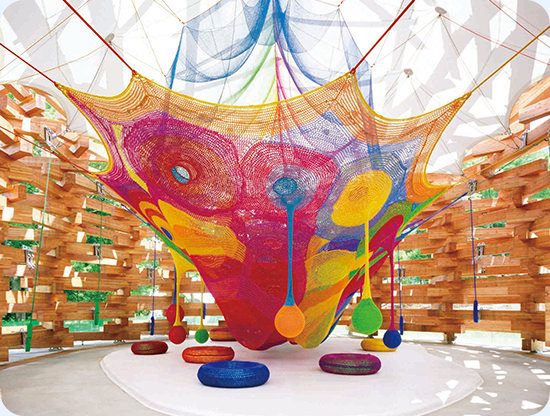 青遊べる！巨大な彫刻