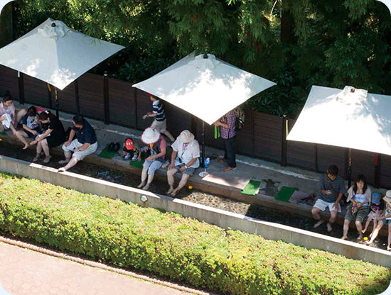 温泉足湯でほっこり